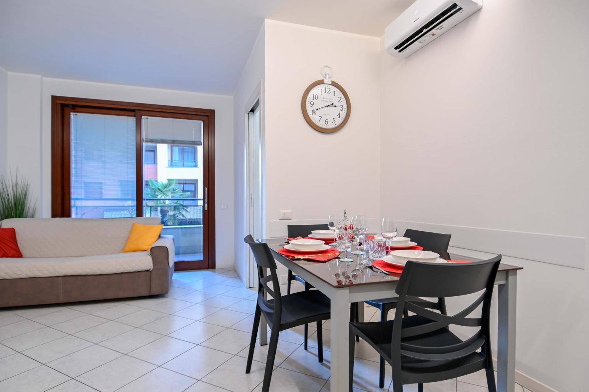 Bilocale Chic, 10 Min Aeroporto Milano-Bergamo, Box Auto E Aria Condizionata Apartment Seriate Luaran gambar