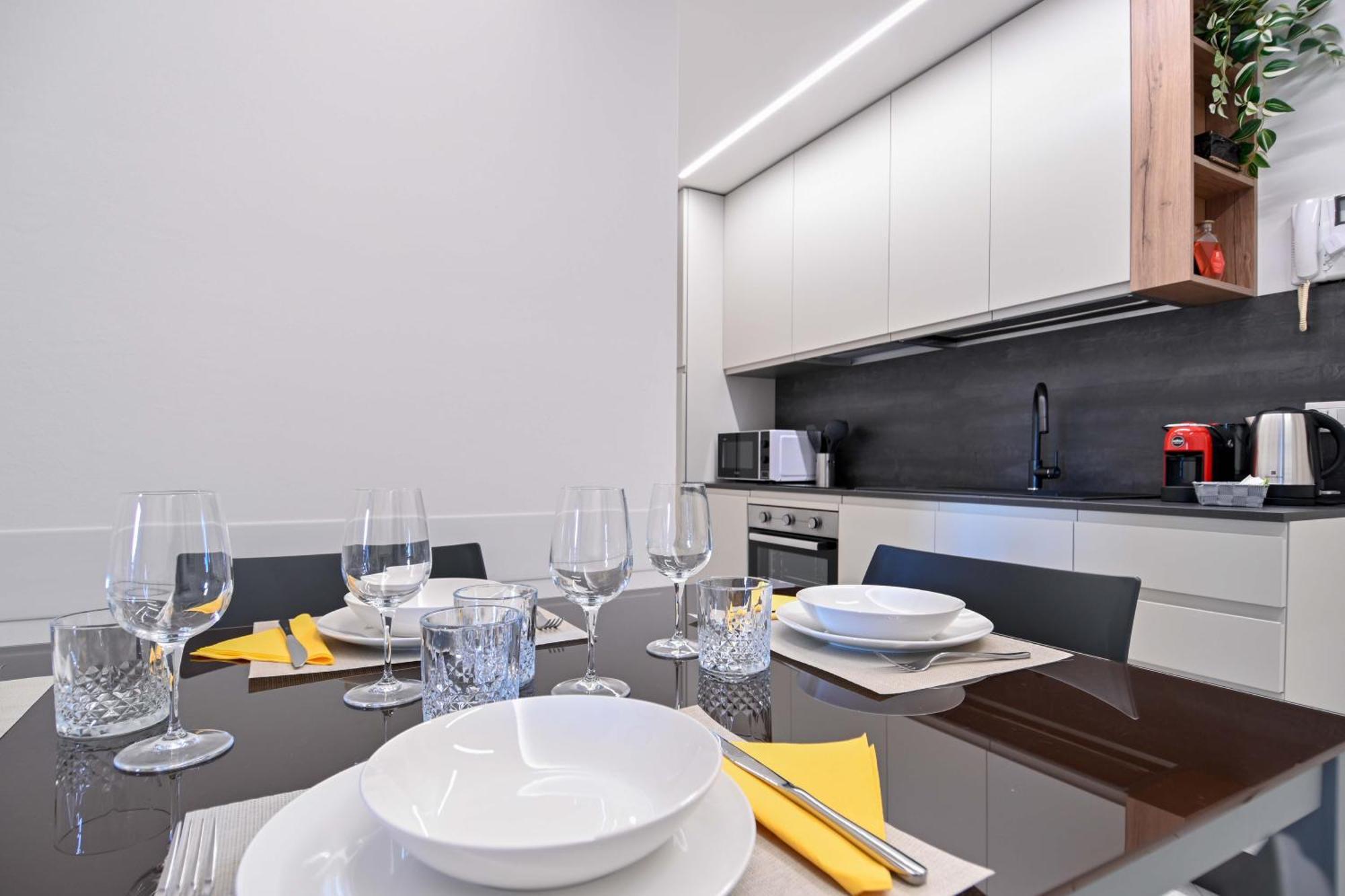 Bilocale Chic, 10 Min Aeroporto Milano-Bergamo, Box Auto E Aria Condizionata Apartment Seriate Luaran gambar