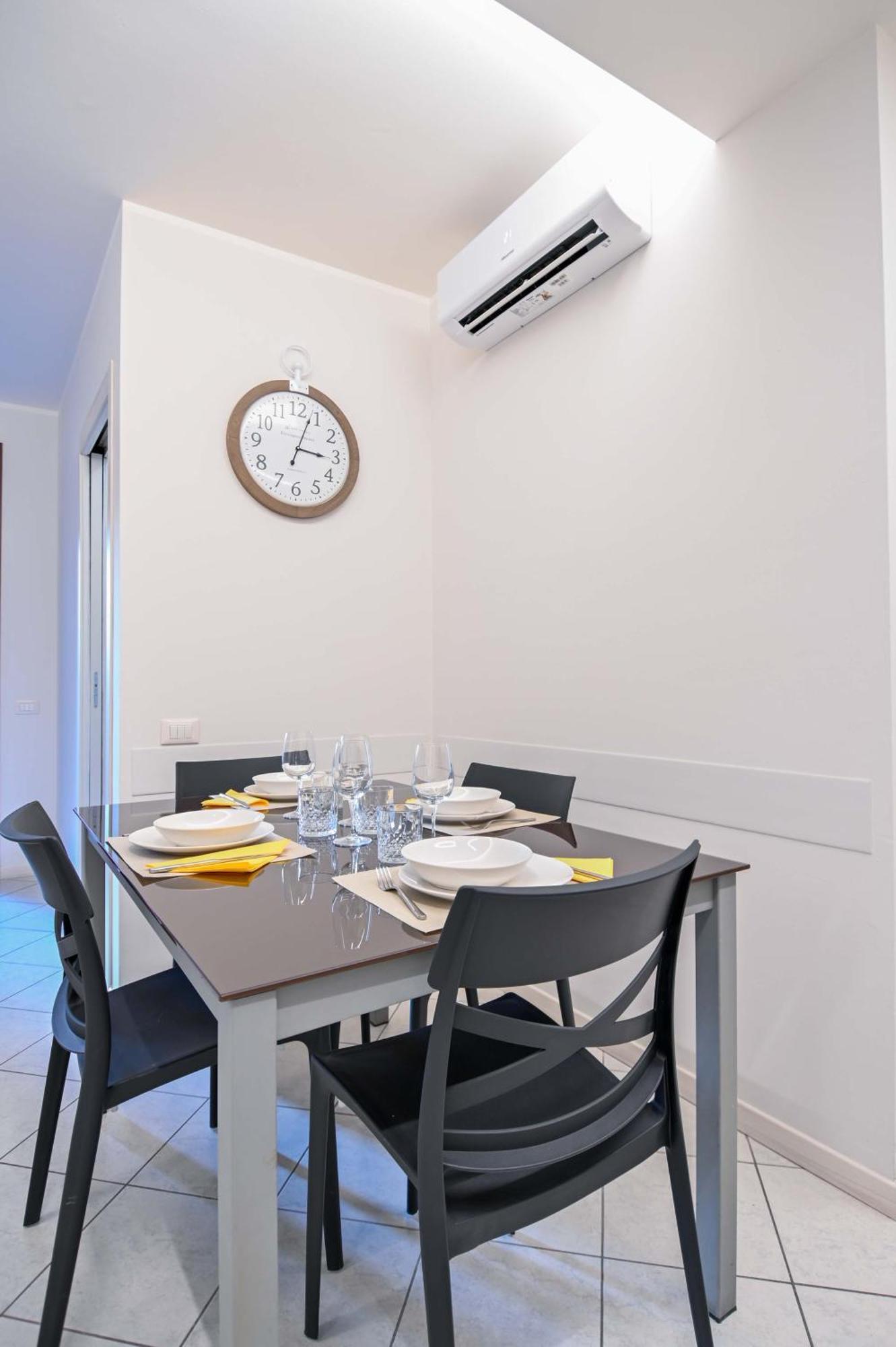 Bilocale Chic, 10 Min Aeroporto Milano-Bergamo, Box Auto E Aria Condizionata Apartment Seriate Luaran gambar